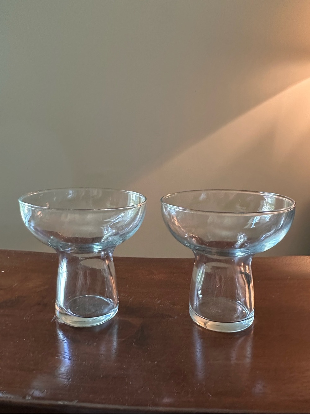 2 glass cocktail glasses